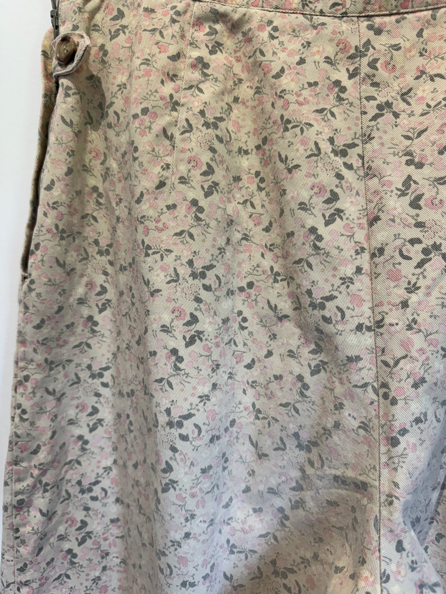 Ditsy knee shorts