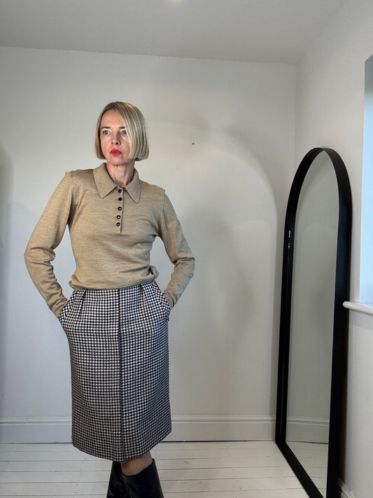 VINTAGE dogtooth knee length pencil skirt