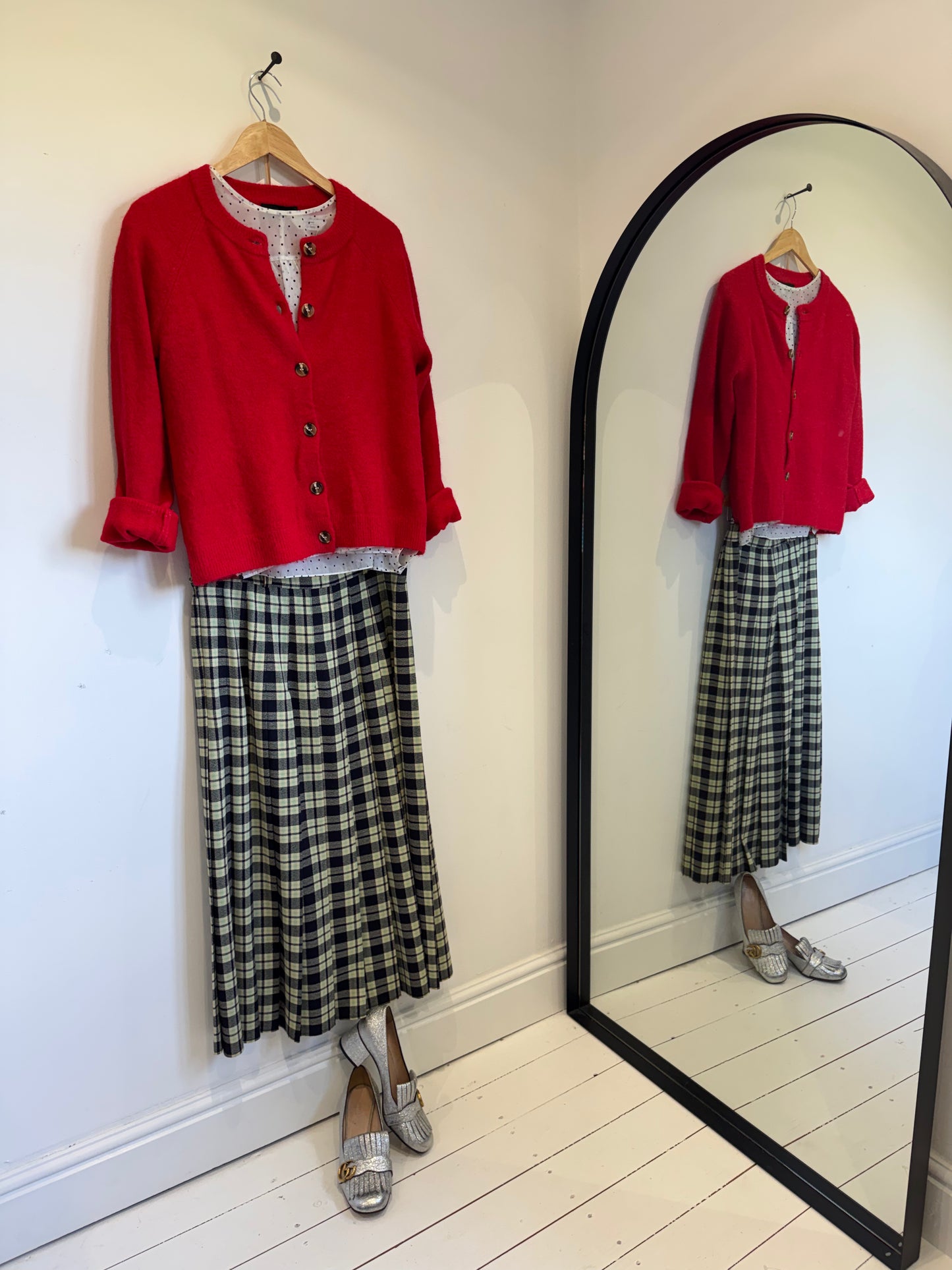 Round neck cardigan