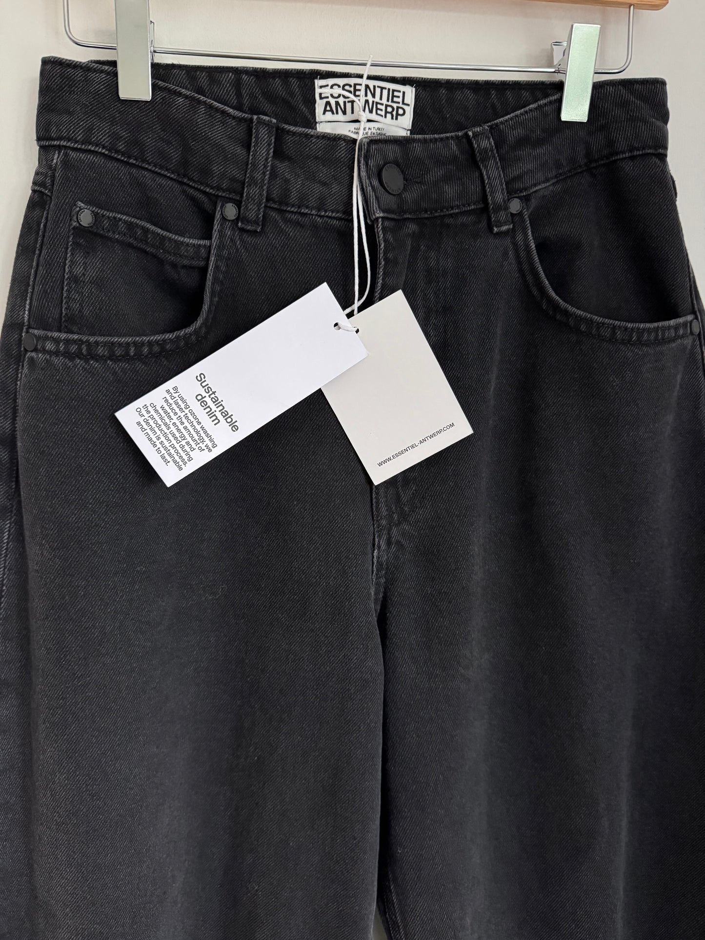 Essentiel Antwerp Interstellar barrel leg jeans