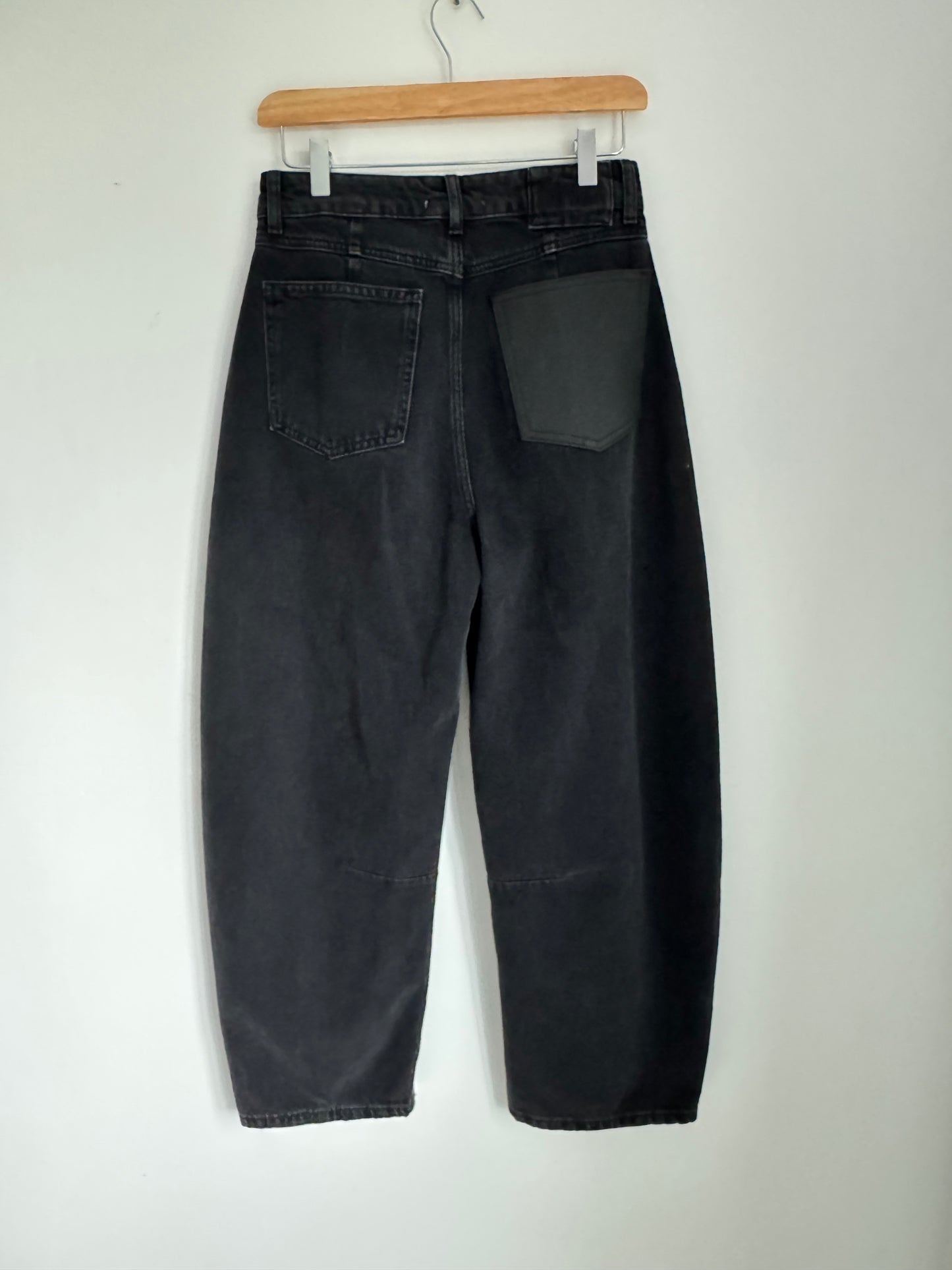 Essentiel Antwerp Interstellar barrel leg jeans