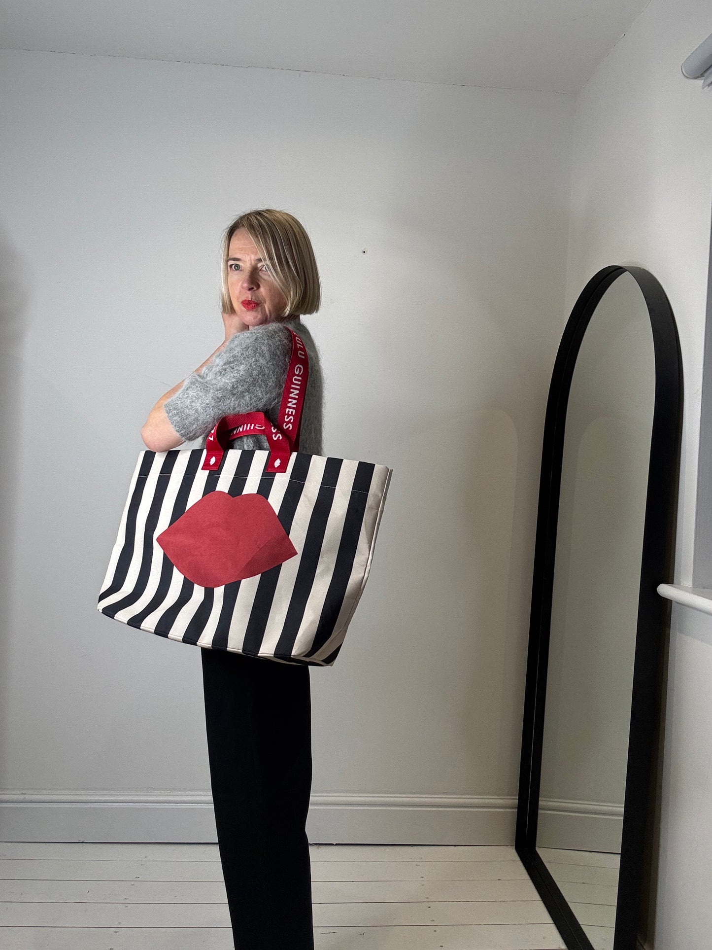 Lulu Guiness lips tote