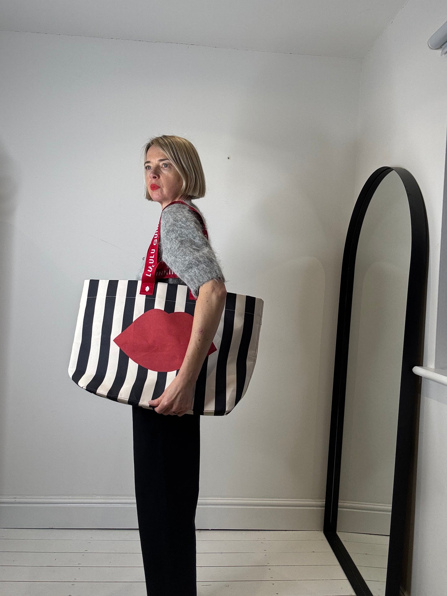 Lulu Guiness lips tote