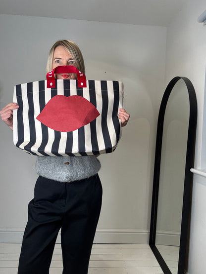 Lulu Guiness lips tote