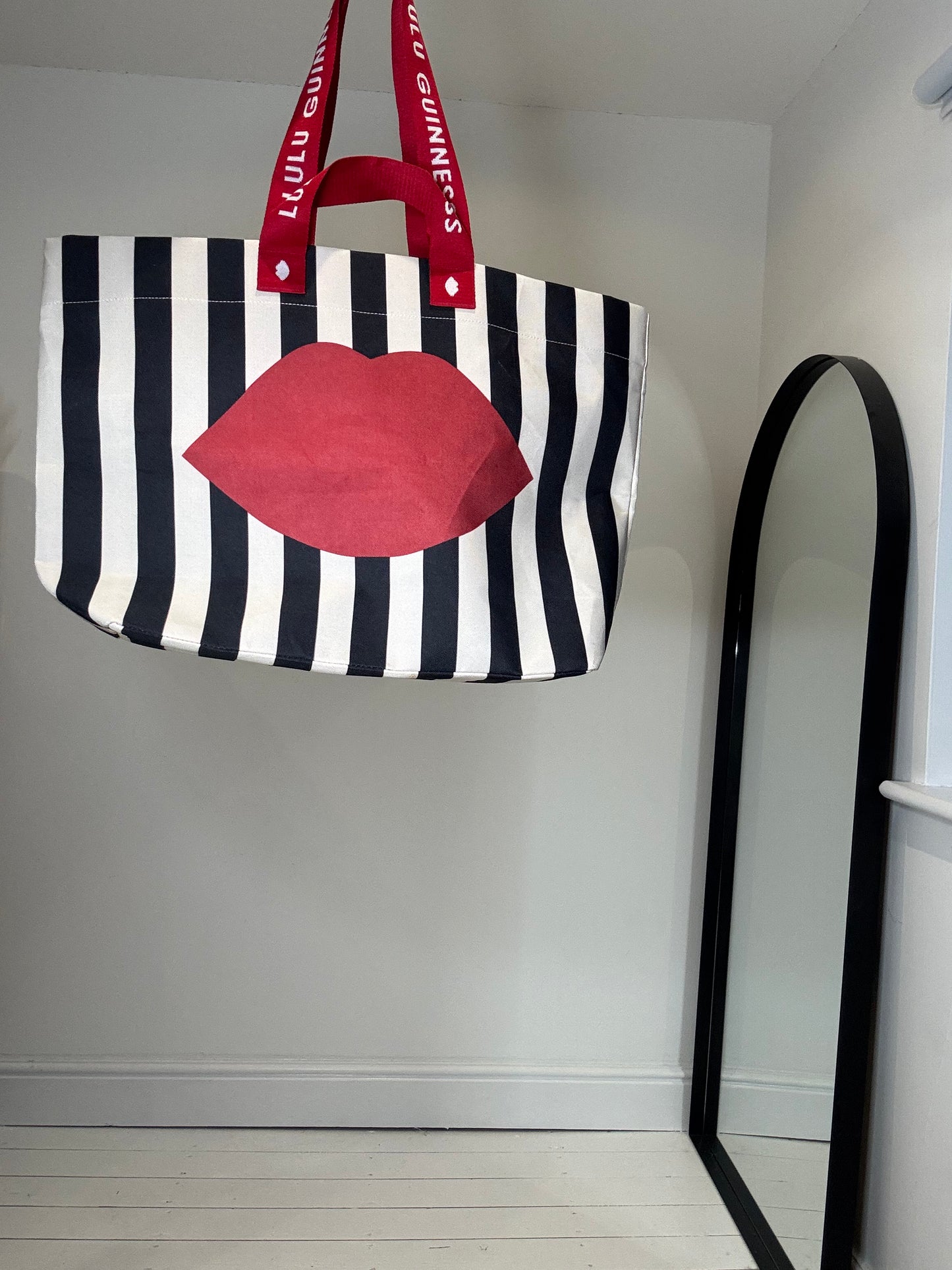 Lulu Guiness lips tote