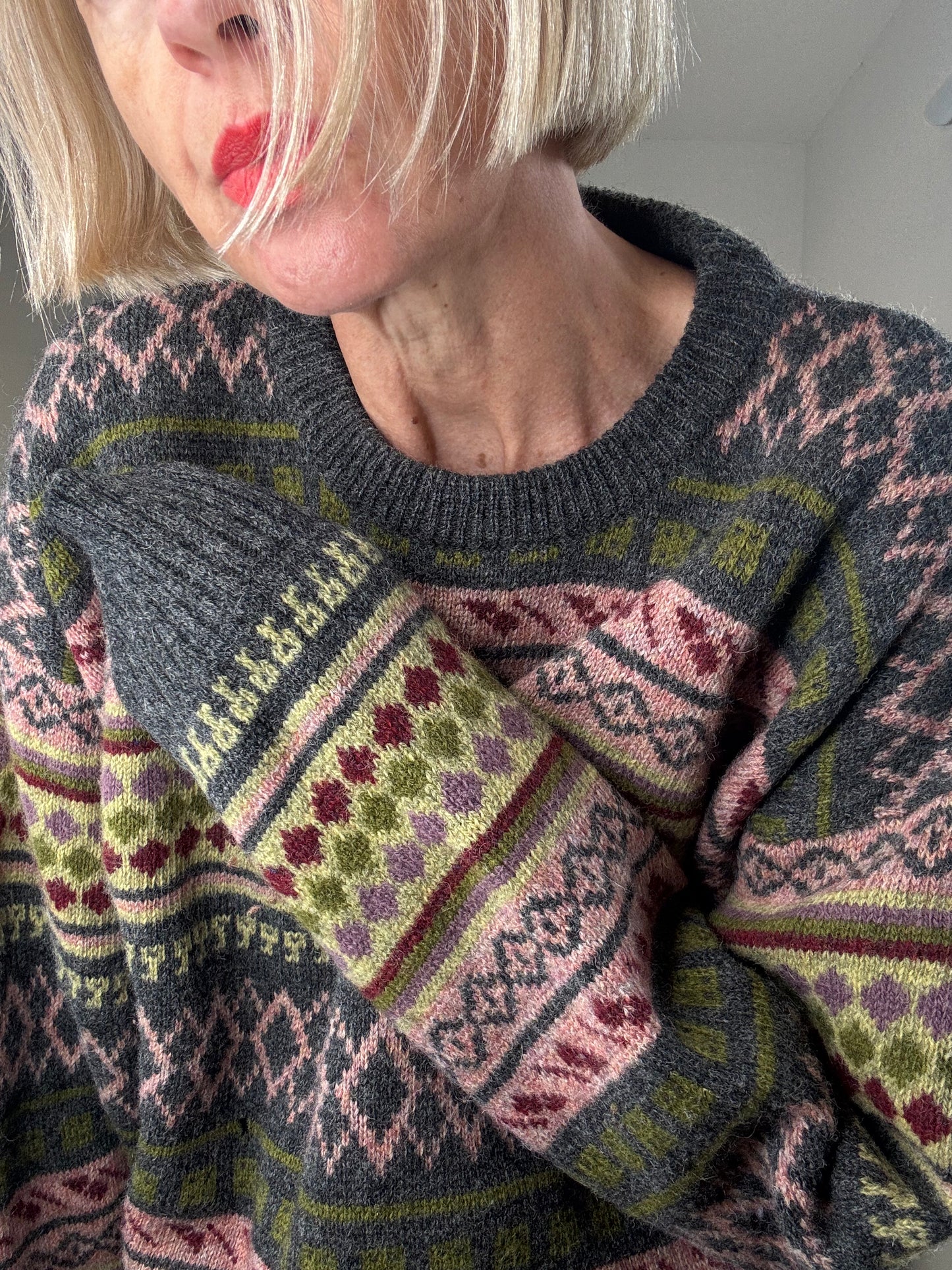 NIBBLED KNIT: Patterned vintage crew