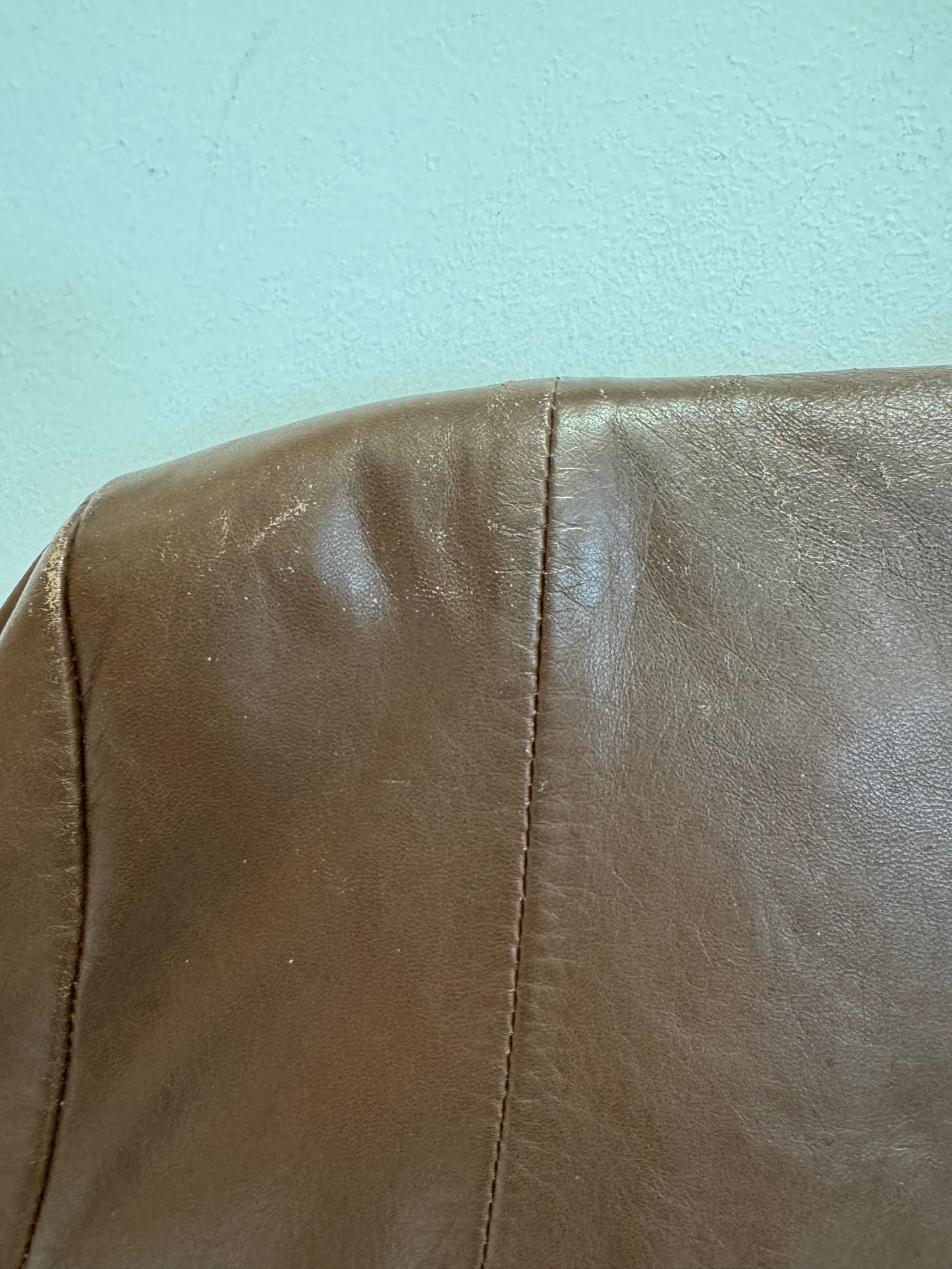 Buttoned leather jacket