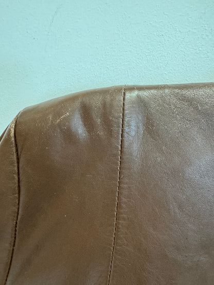 Buttoned leather jacket