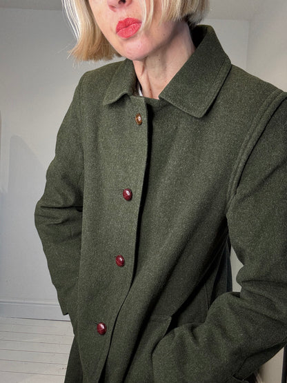 Burberry's English heritage brand khaki coat women's vintage wool 