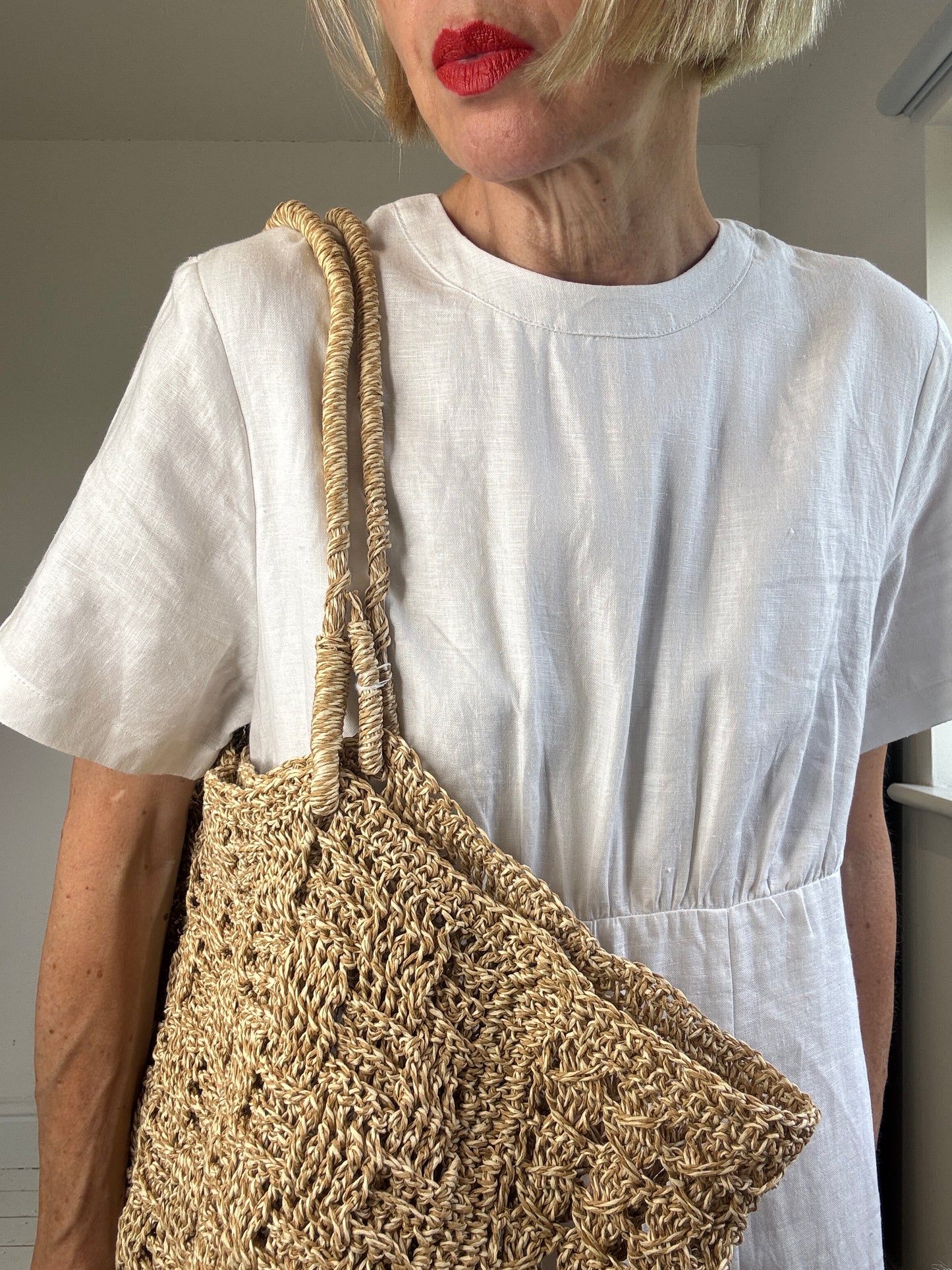 Lightweight straw tote