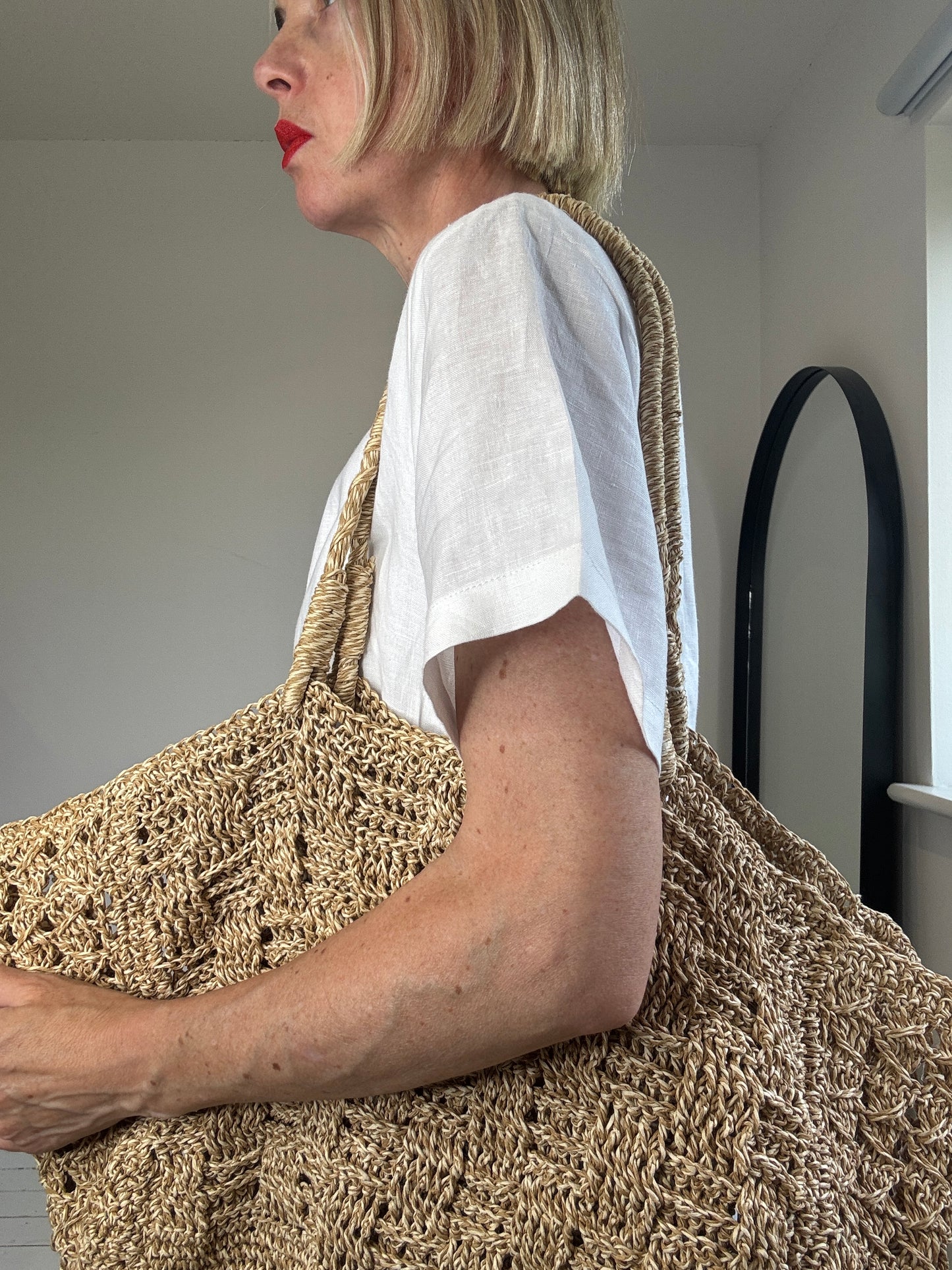 Lightweight straw tote