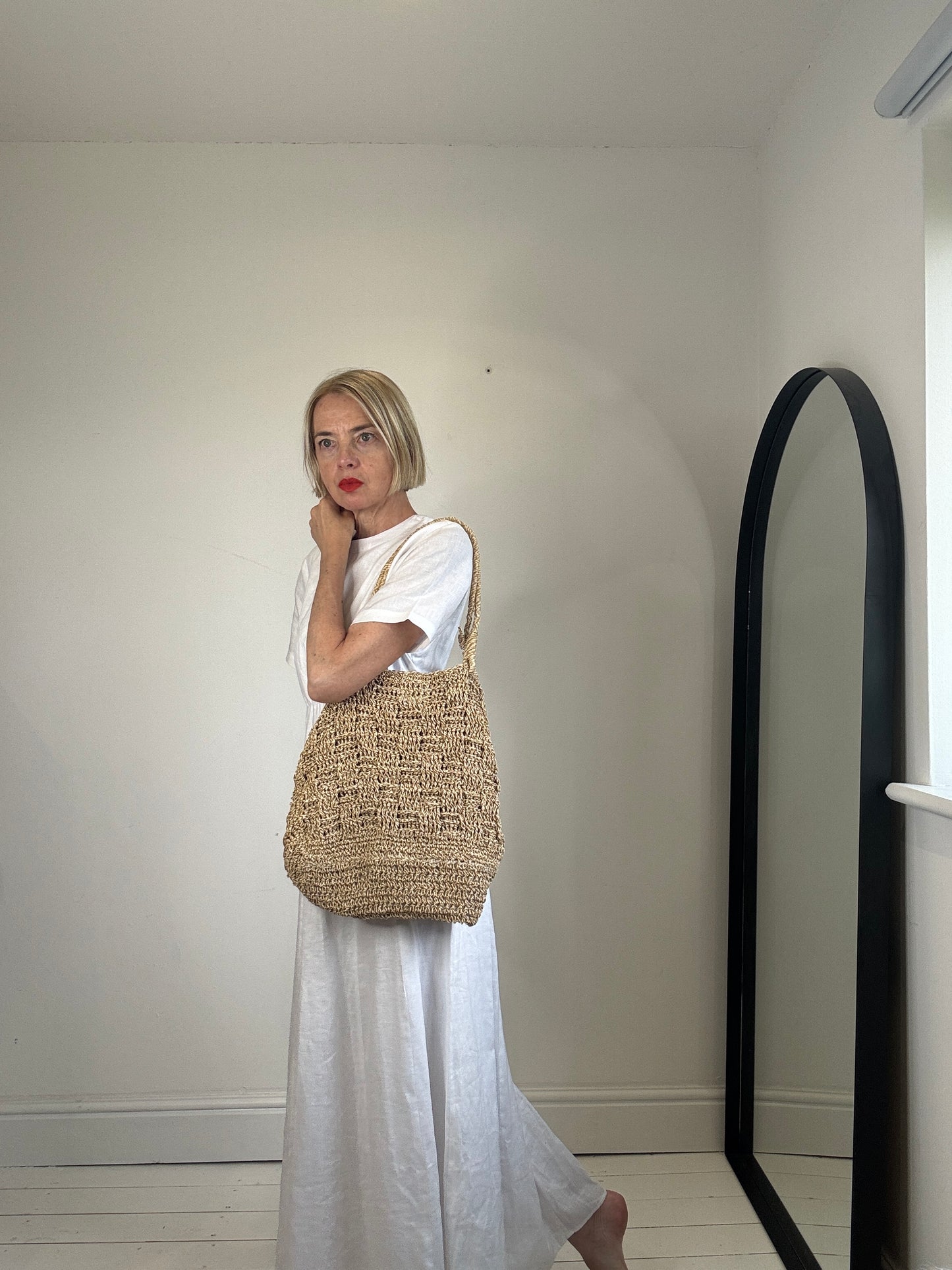 Lightweight straw tote