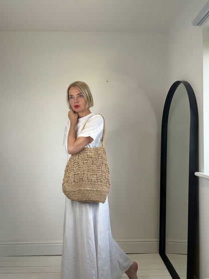 Lightweight straw tote