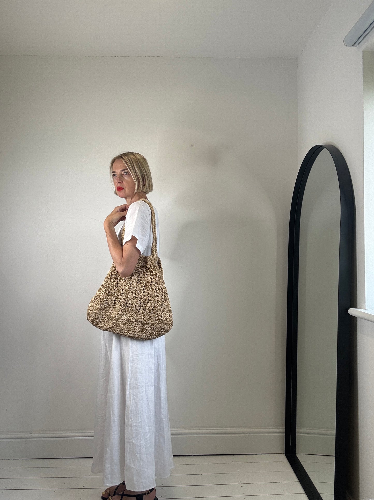 Lightweight straw tote