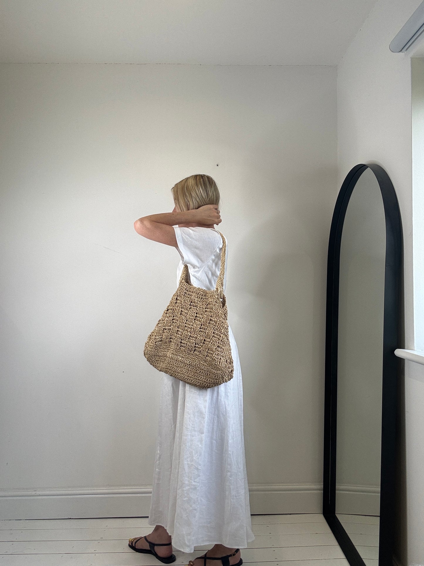 Lightweight straw tote