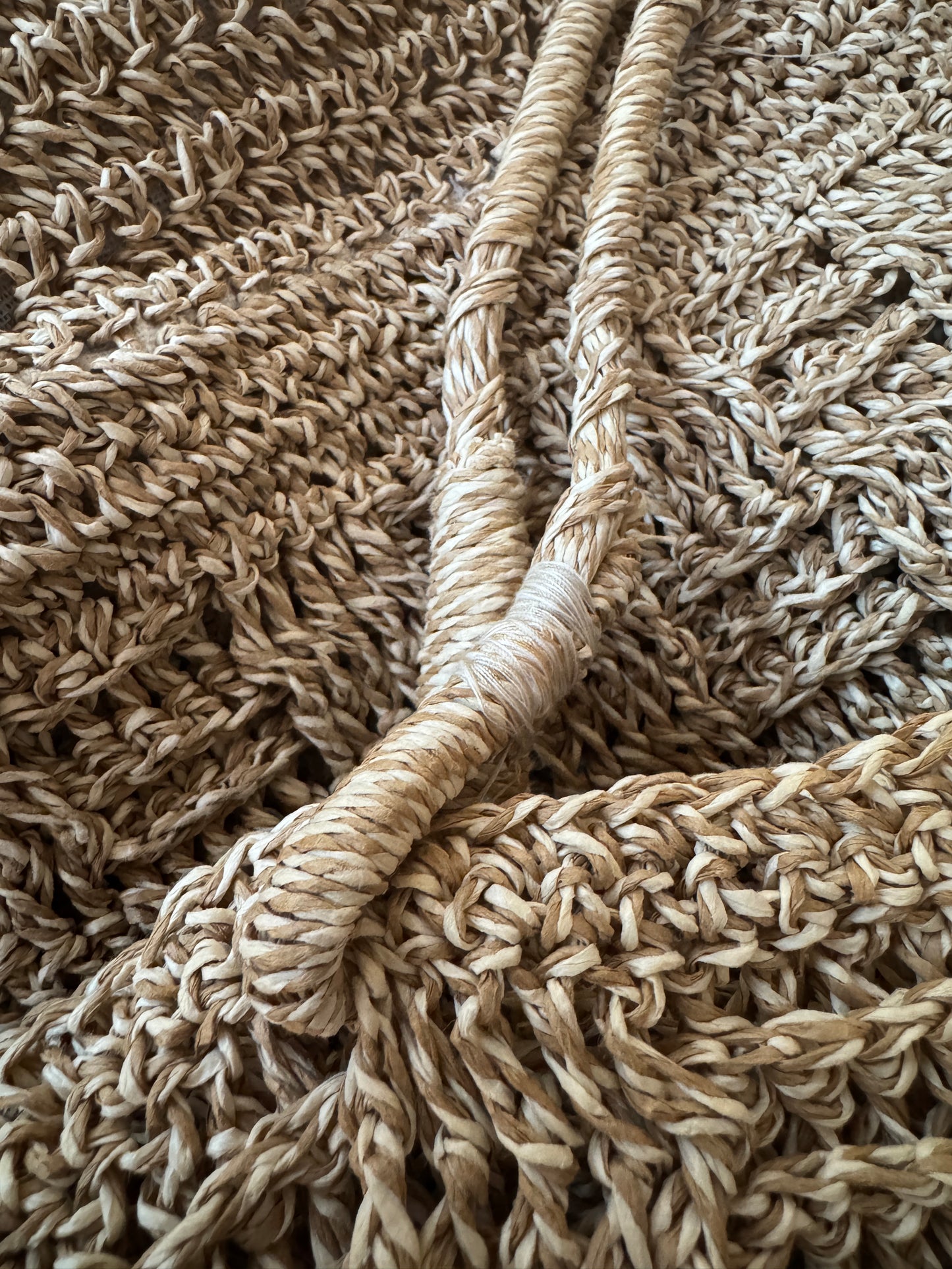 Lightweight straw tote