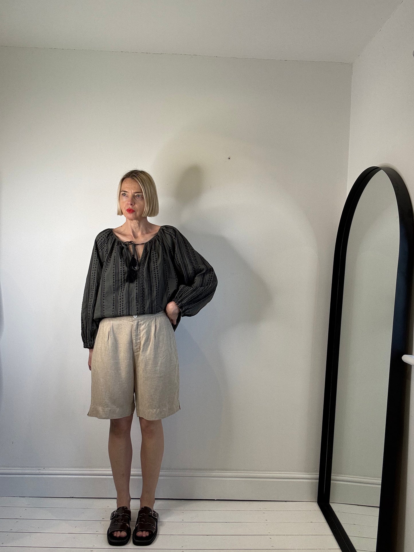 zara preloved linen viscose shorts neutral beige women's knee length summer secondhand