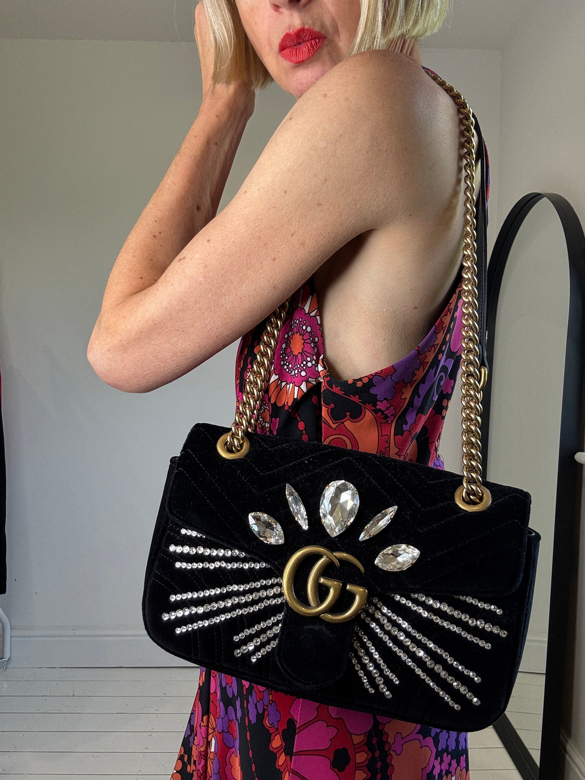 gucci gg marmont matelasse velvet crystal embellished shoulde rbag black velvet preloved luxury bags 