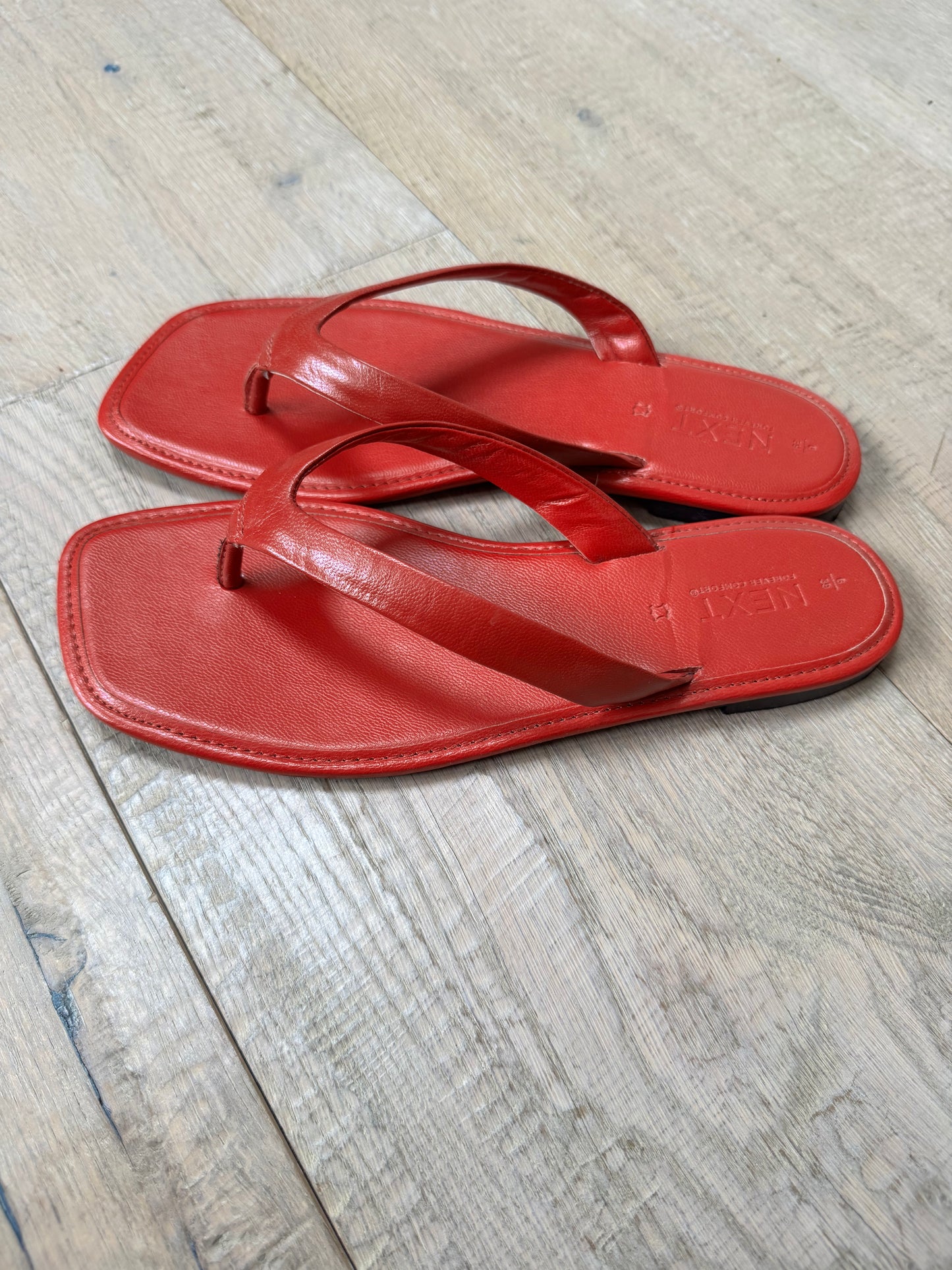 Leather toe posts