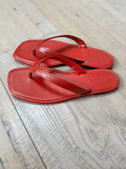 Leather toe posts