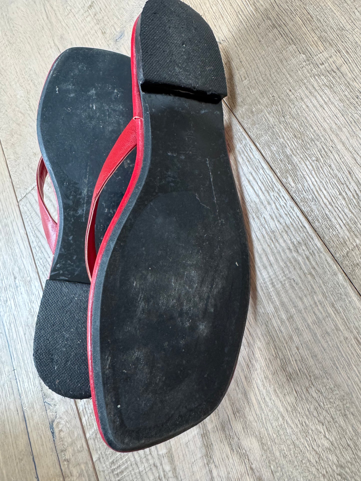 Leather toe posts