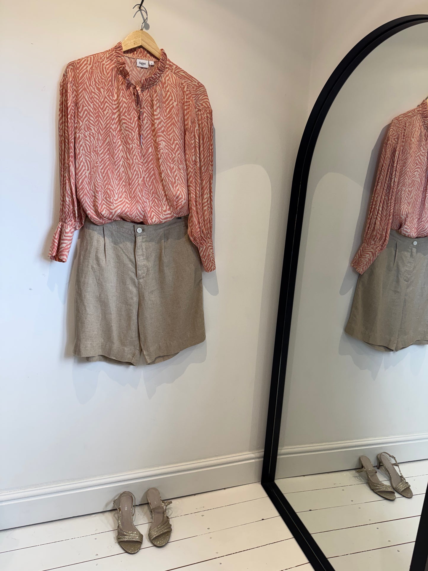 saint + sofia graphic print animal blouse long sleeve women's preloved workwear