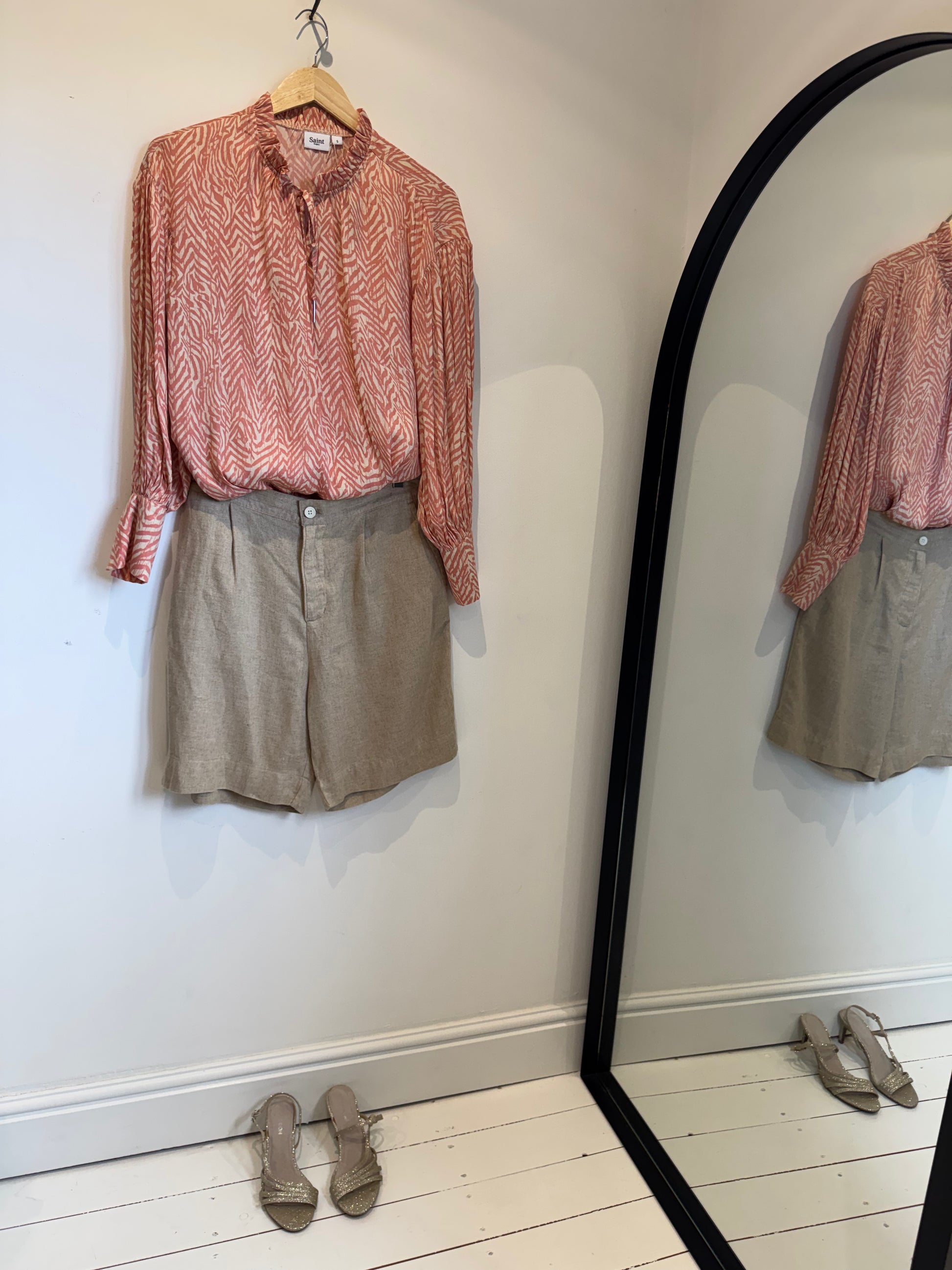saint + sofia graphic print animal blouse long sleeve women's preloved workwear
