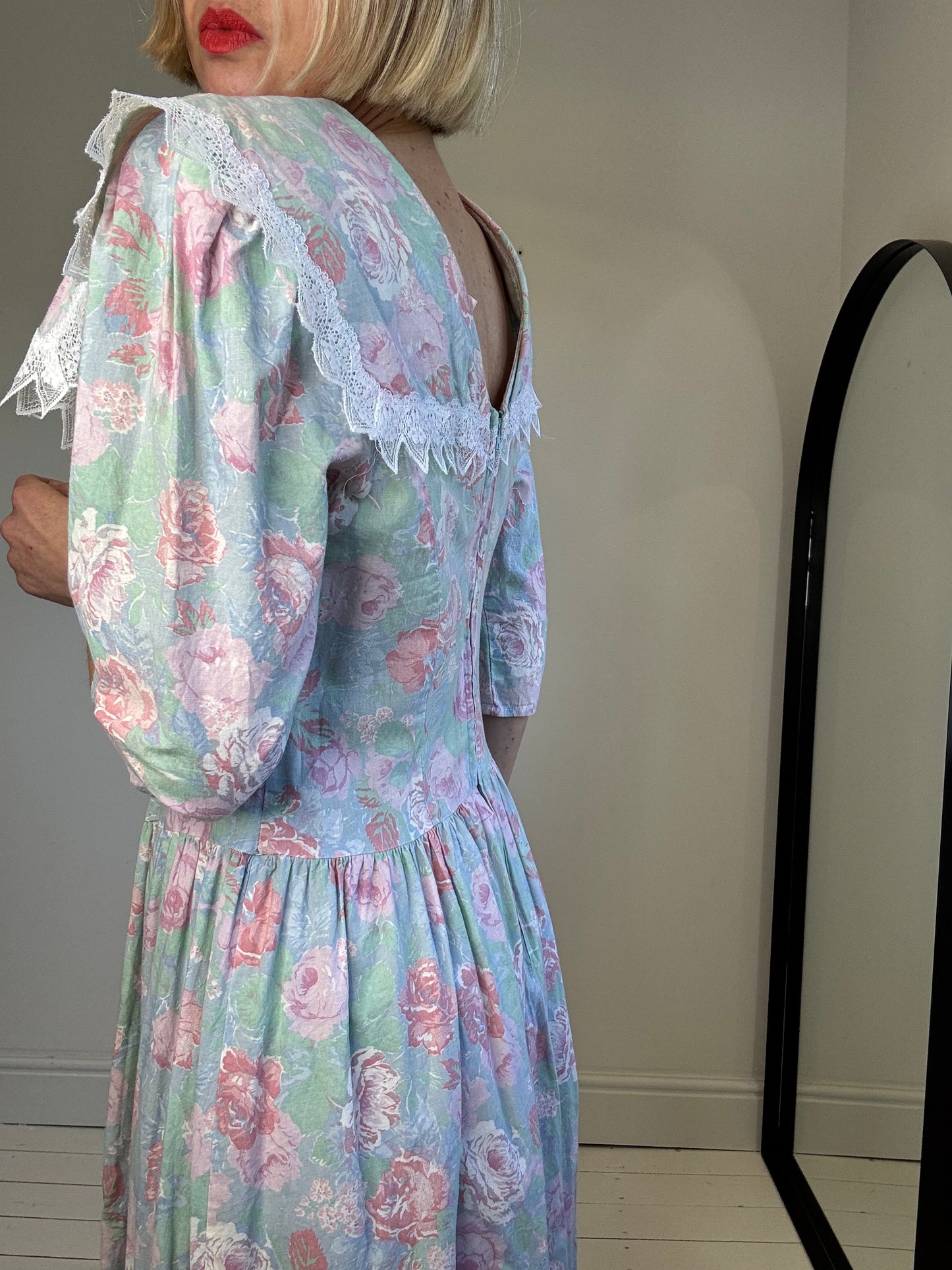 VINTAGE lace trim collar dress