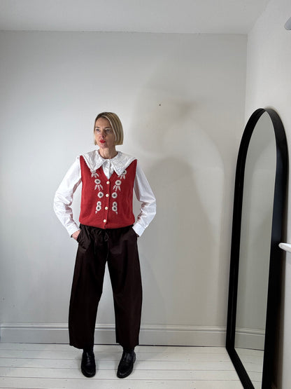 Barrel leg trousers