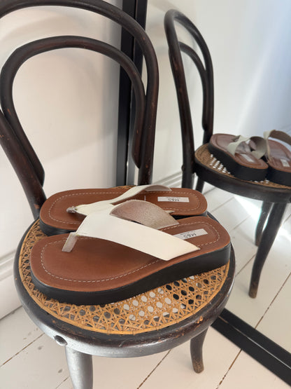 Leather toe posts
