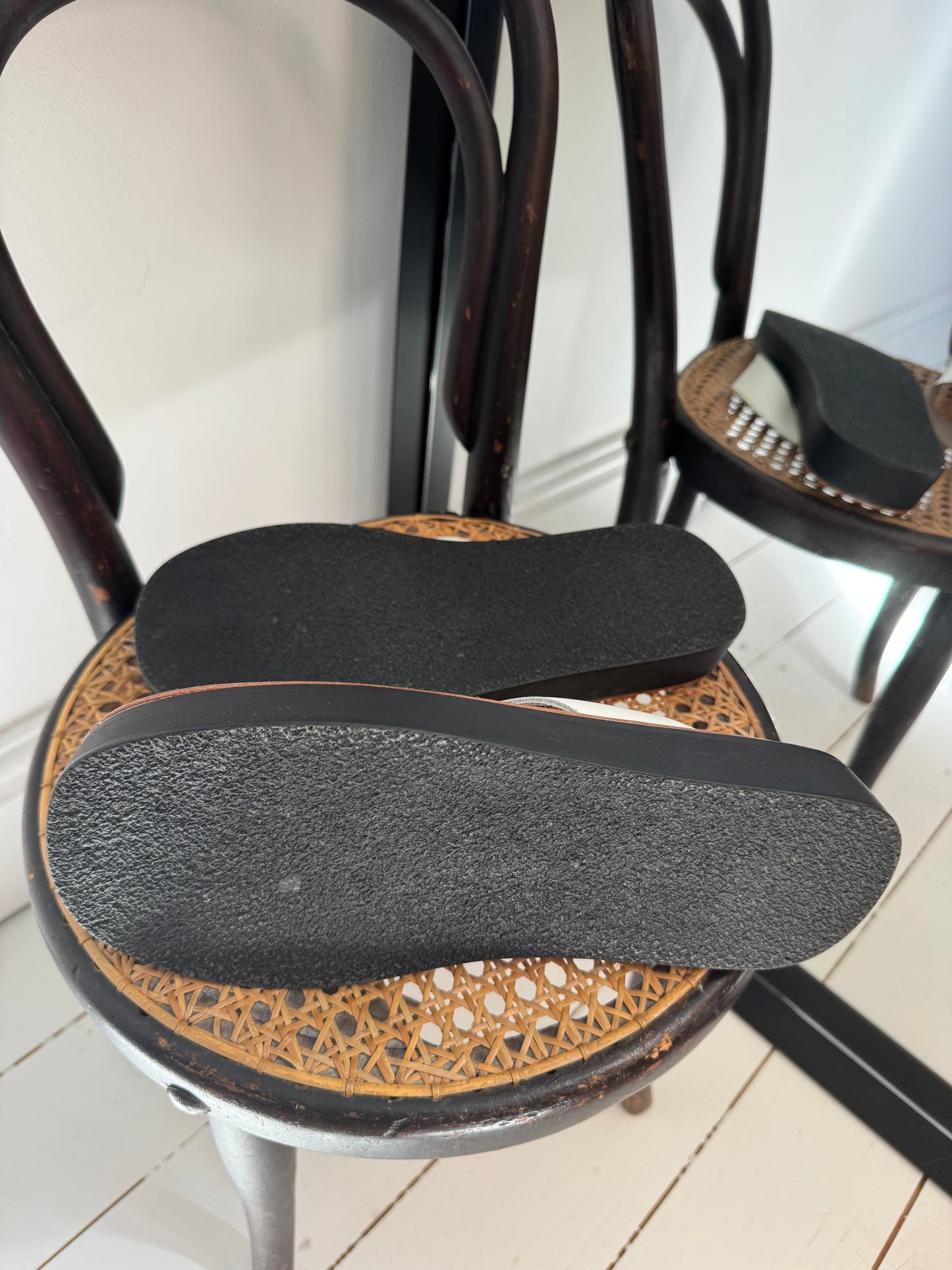 Leather toe posts