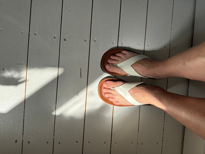 Leather toe posts