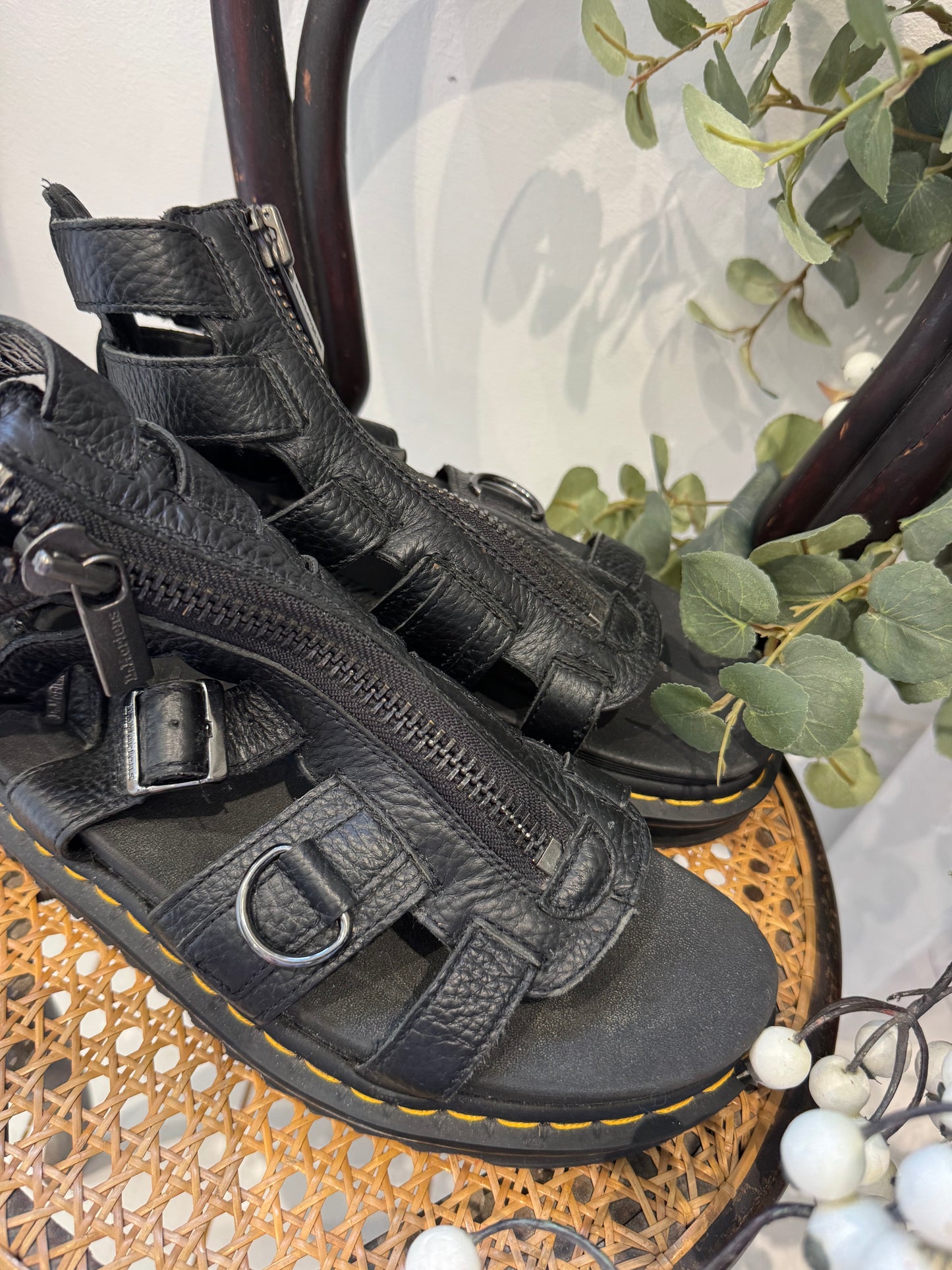 DR MARTEN Olson sandals