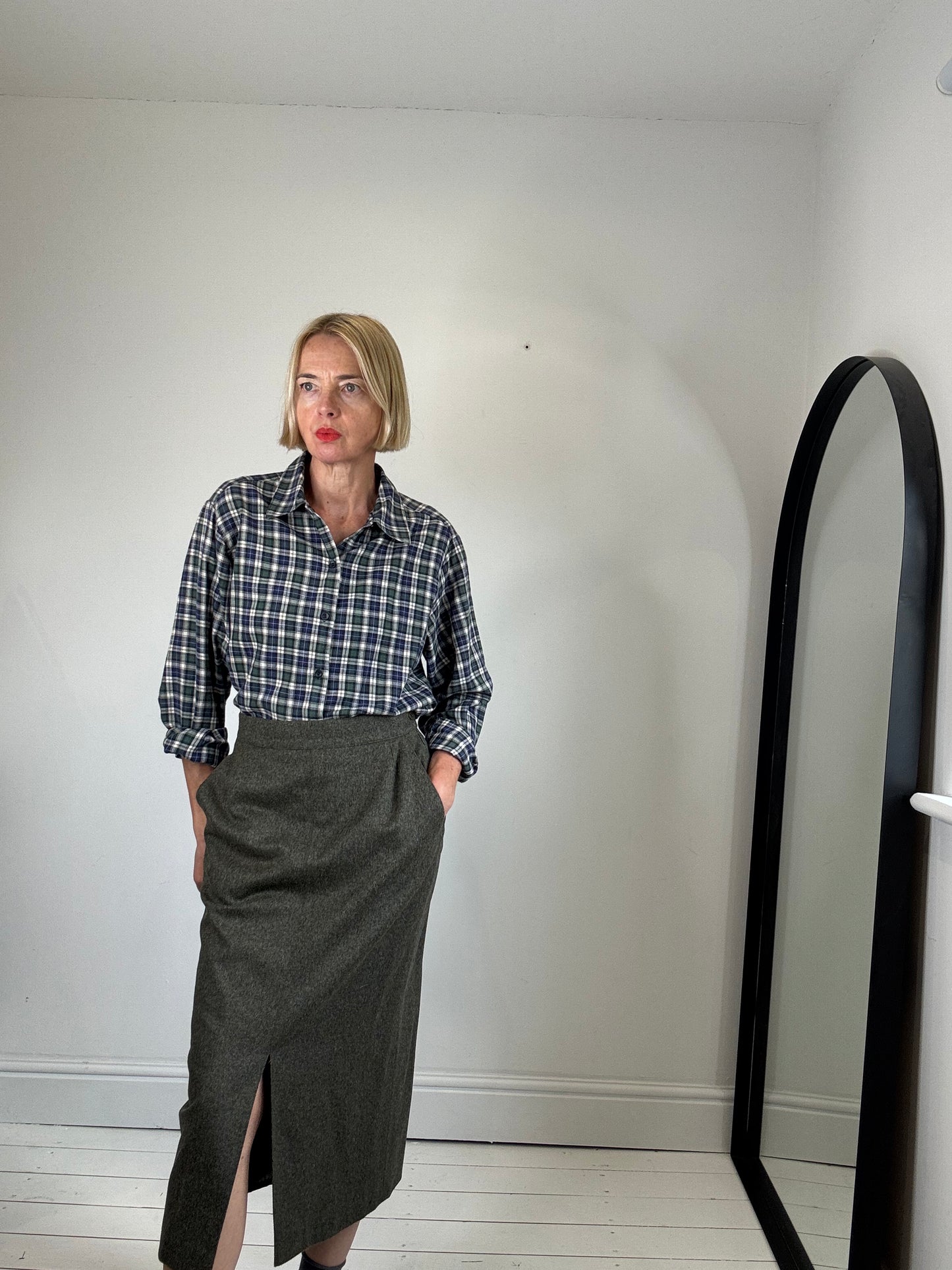 vintage virgin wool pencil skirt khaki secondhand preloved women's Jobis