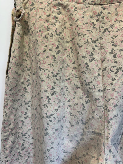 Ditsy knee shorts