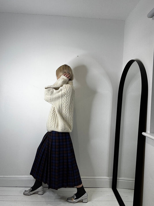 Cable knit funnel