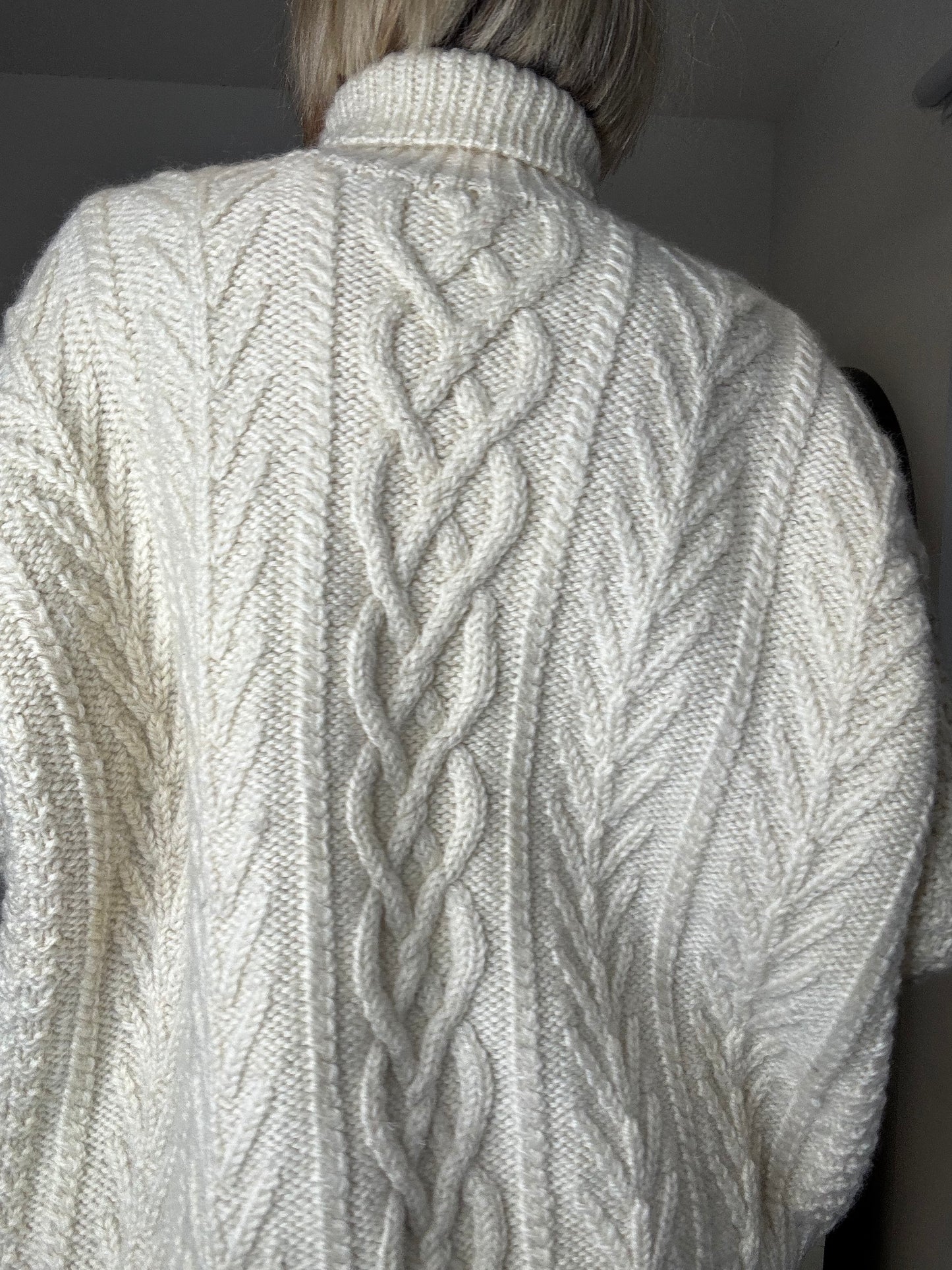 Cable knit jumper