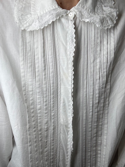 VINTAGE cotton Peter Pan button front shirt