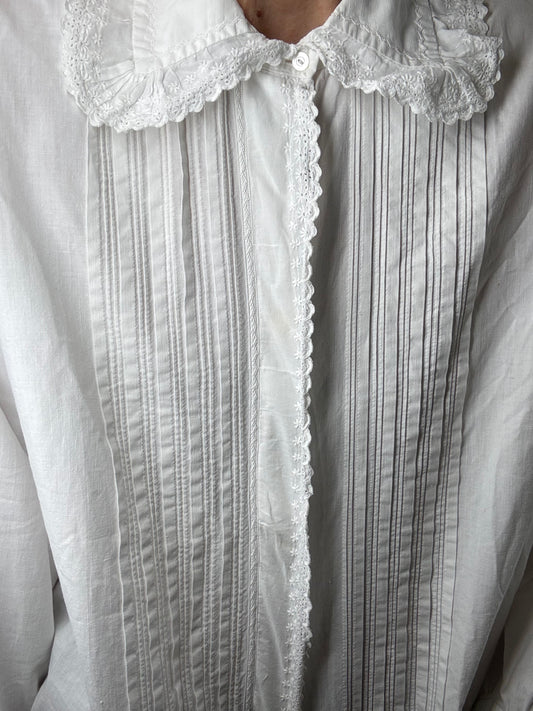 VINTAGE cotton Peter Pan button front shirt