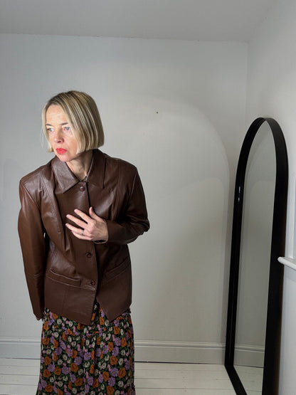 Buttoned leather jacket