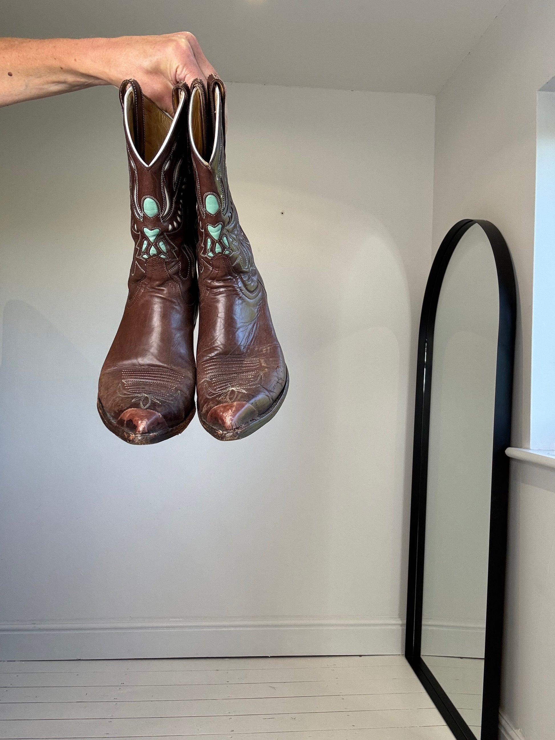 R SOLES cowboy boots for women