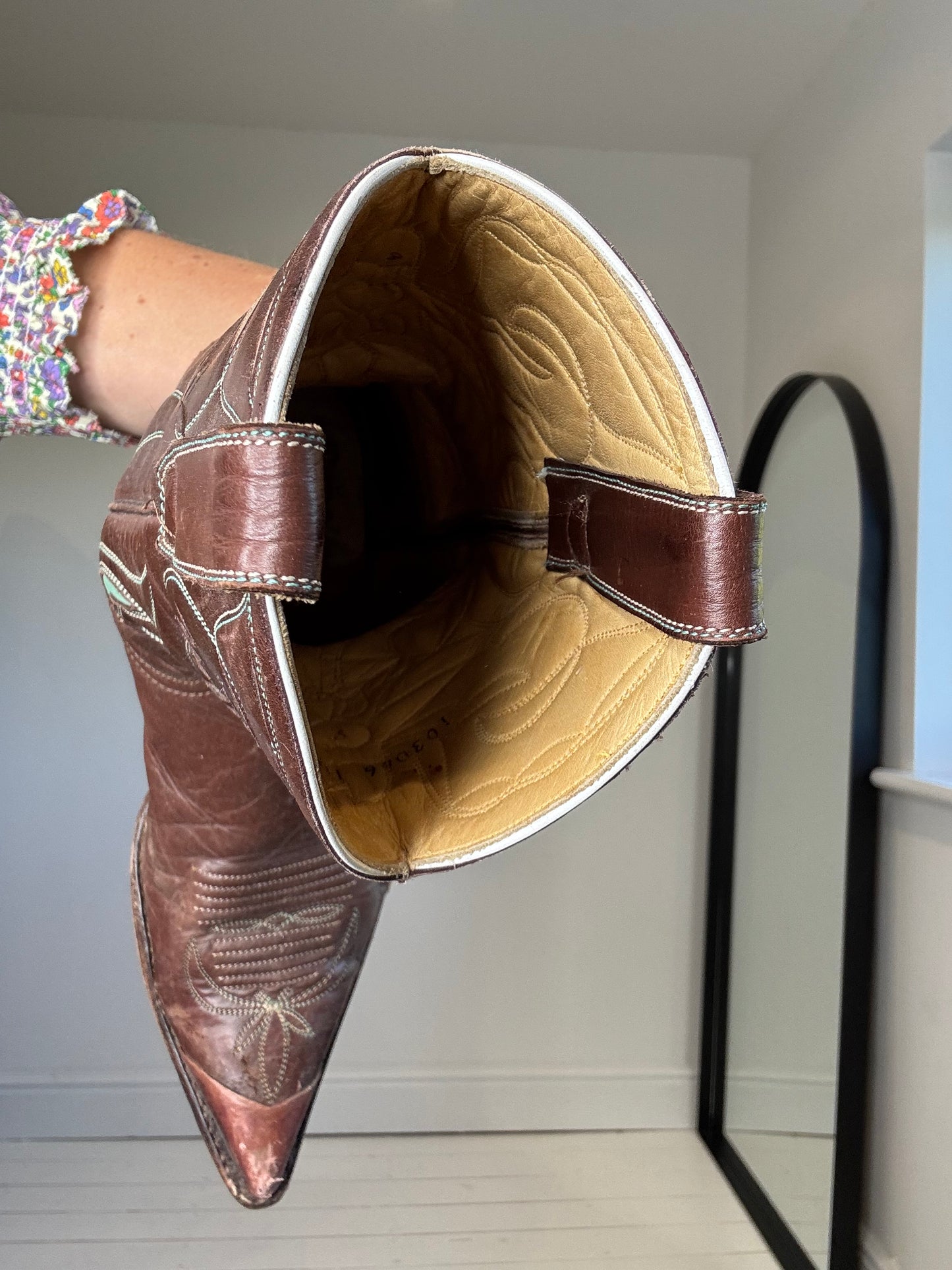 R SOLES cowboy boots