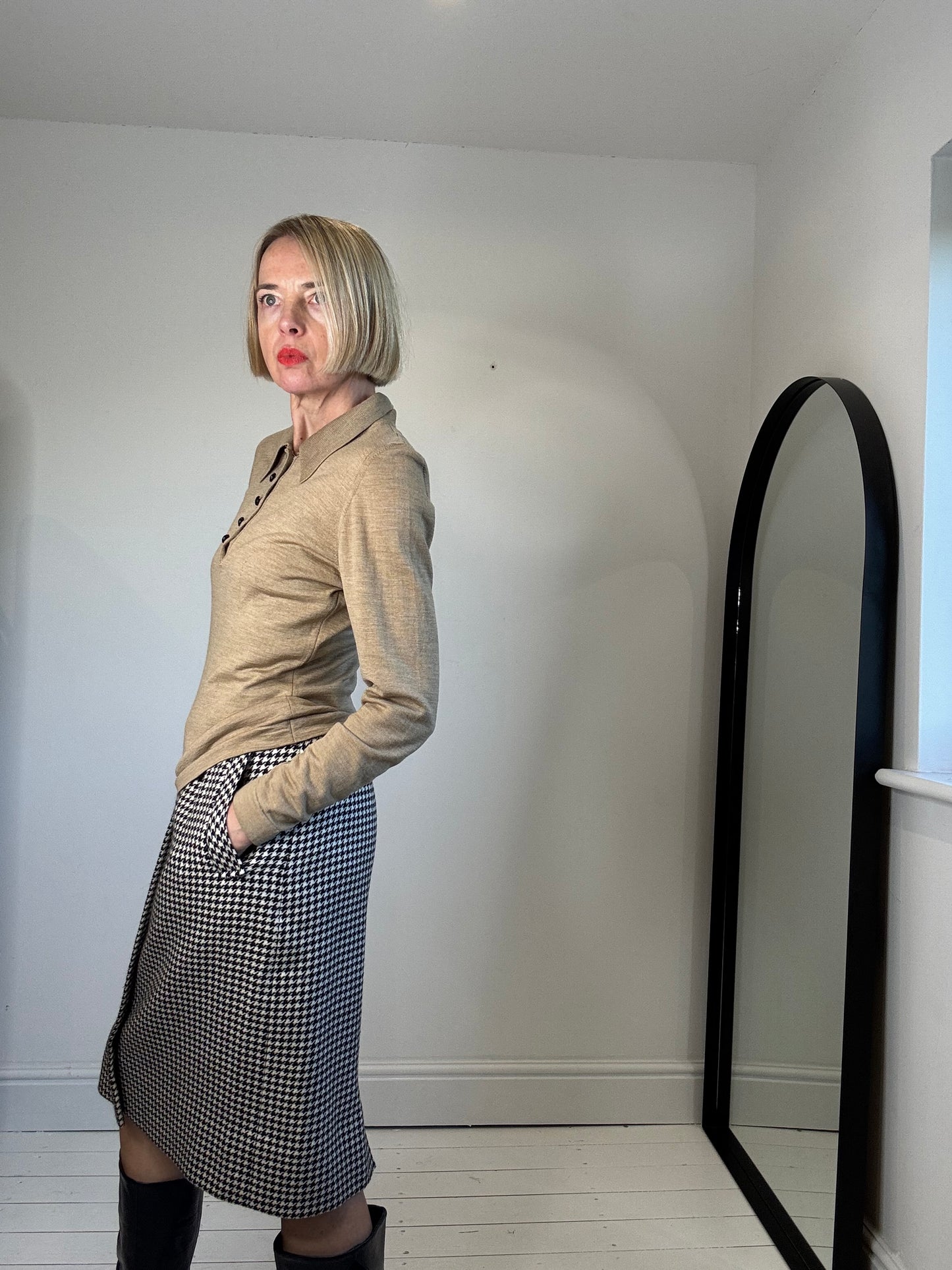 VINTAGE dogtooth knee length pencil skirt