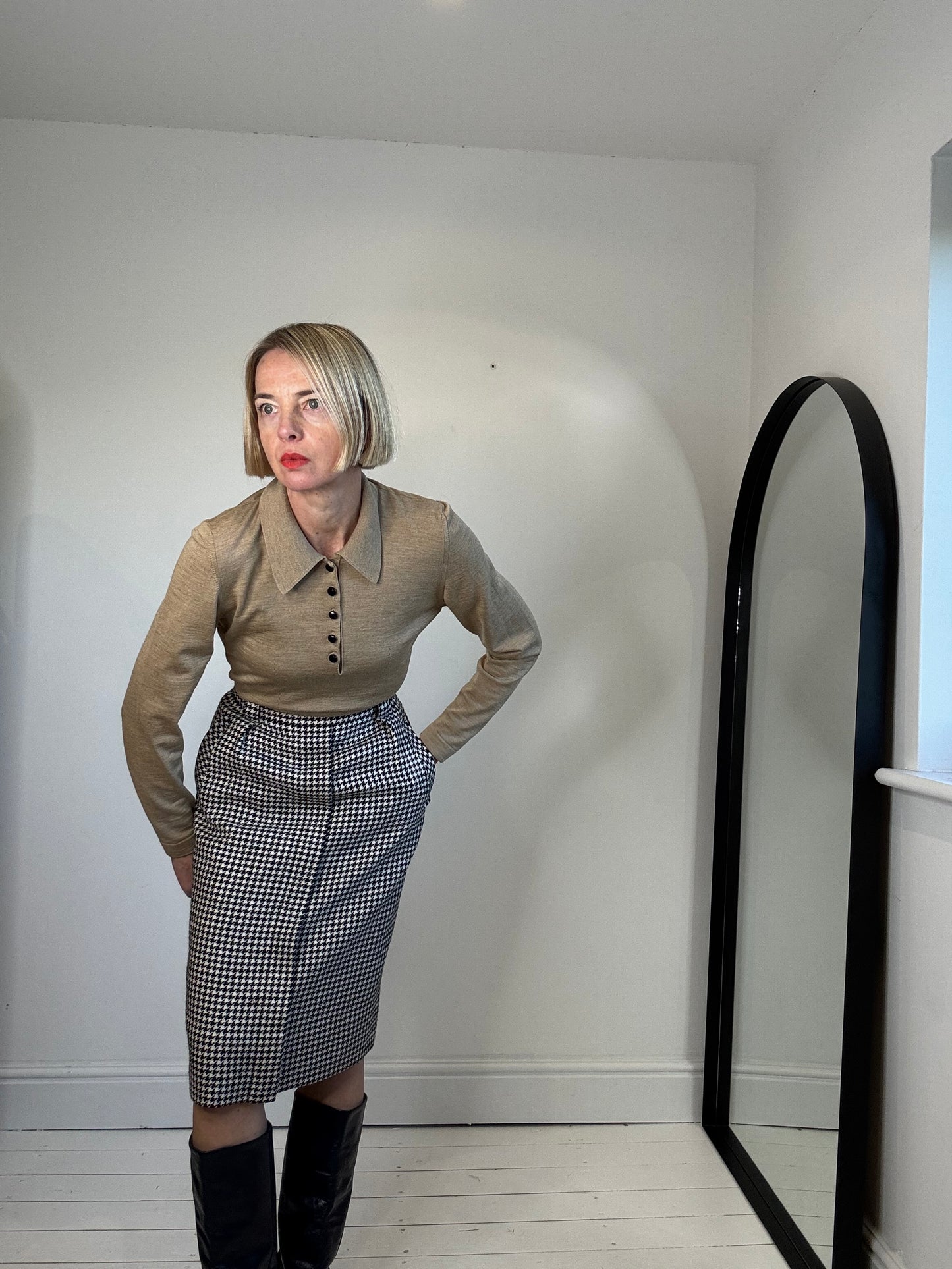 VINTAGE dogtooth knee length pencil skirt