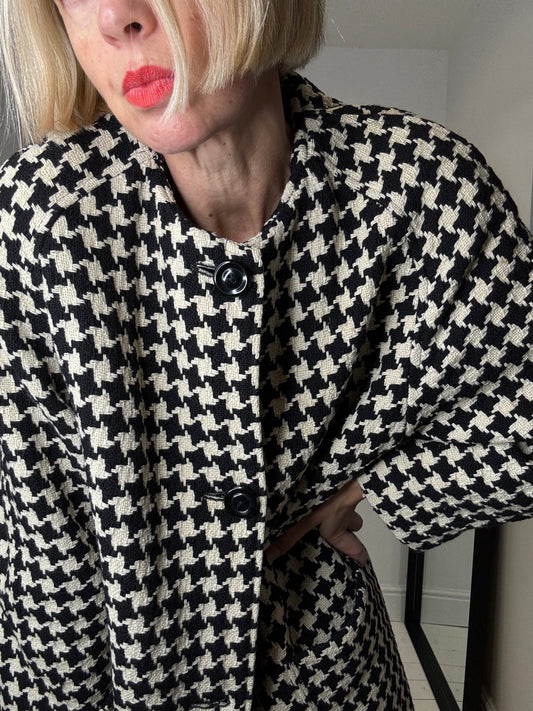 VINTAGE dogtooth wool collarless coat